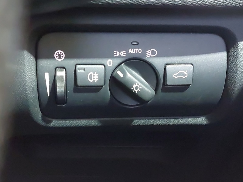 Used Volvo V40 2018 for sale - 76839202: Photo 18