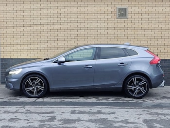 Used Volvo V40 2018 for sale - 76839202: Photo