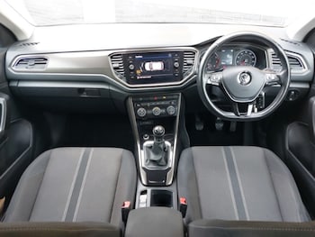 Used Volkswagen T-Roc 2018 for sale - 78511224: Photo