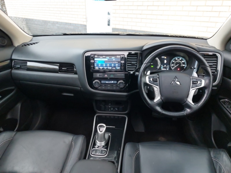 Used Mitsubishi Outlander 2017 for sale - 77299621: Photo 2