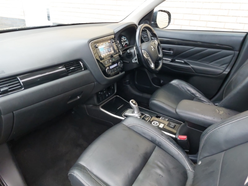 Used Mitsubishi Outlander 2017 for sale - 77299621: Photo 5