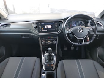 Used Volkswagen T-Roc 2018 for sale - 75750817: Photo