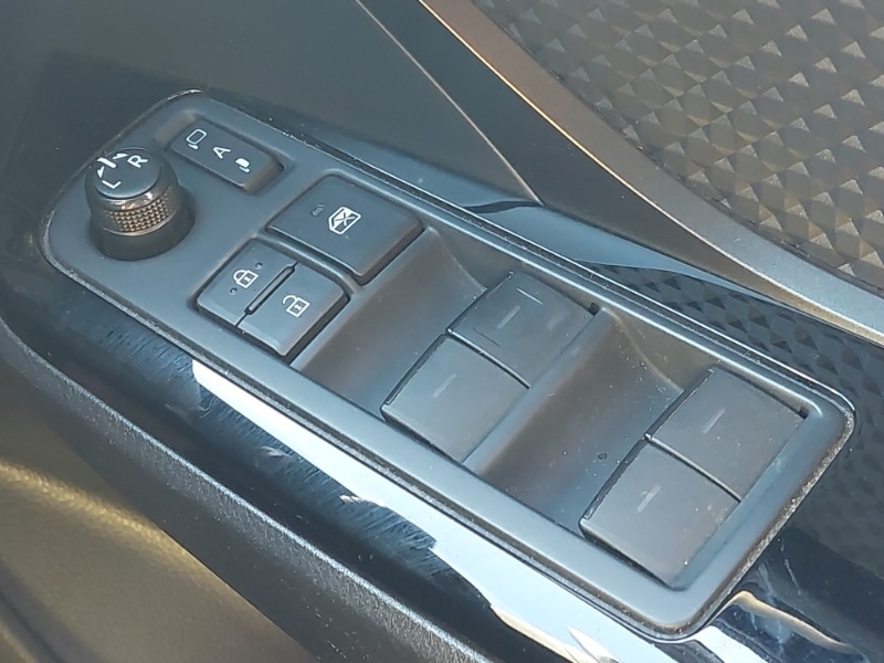 Used Toyota C-HR 2023 for sale - 78146879: Photo 15