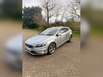 Used Volvo V40 2014 for sale - 78332357: Photo