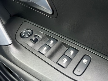 Used Peugeot 2008 2020 for sale - 77765380: Photo