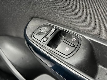 Used Vauxhall Corsa 2018 for sale - 77263507: Photo