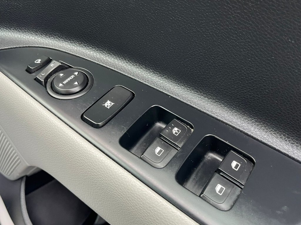 Used Kia Stonic 2018 for sale - 76147631: Photo 13