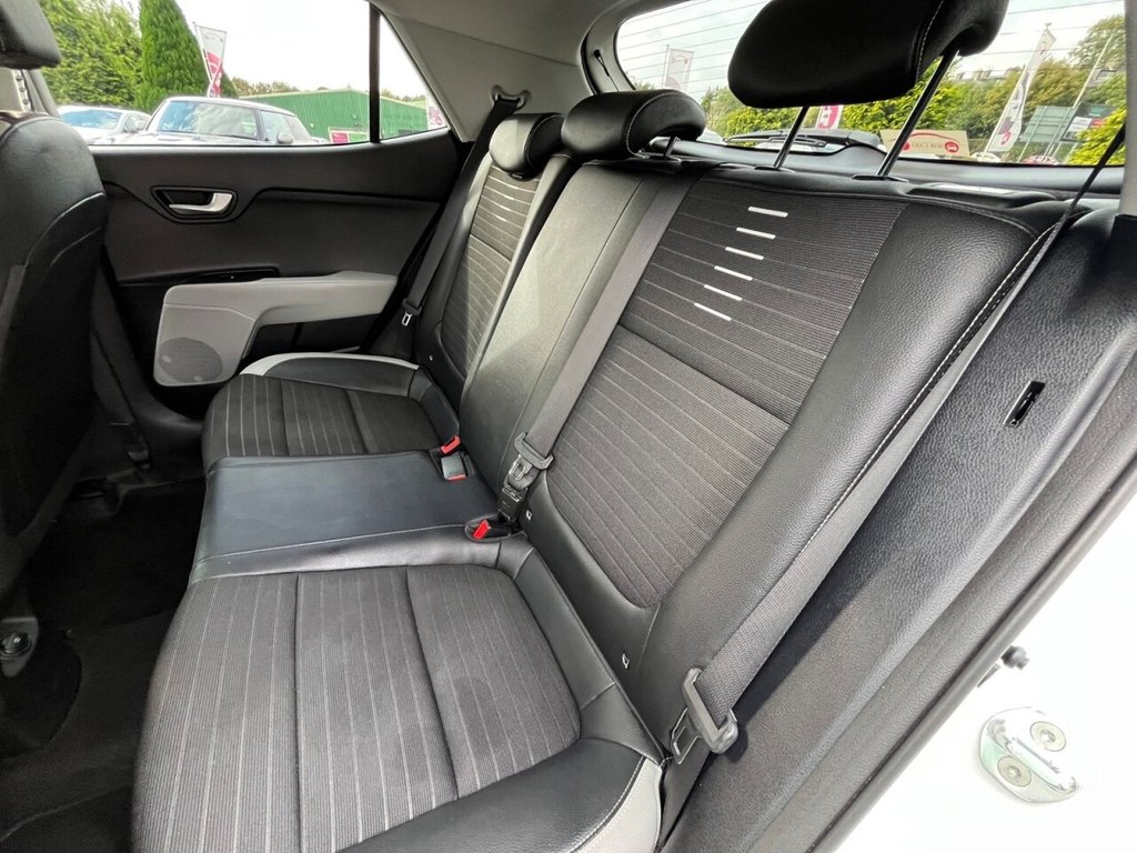 Used Kia Stonic 2018 for sale - 76147631: Photo 17