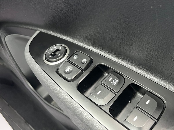 Used Hyundai i10 2018 for sale - 76223965: Photo 13