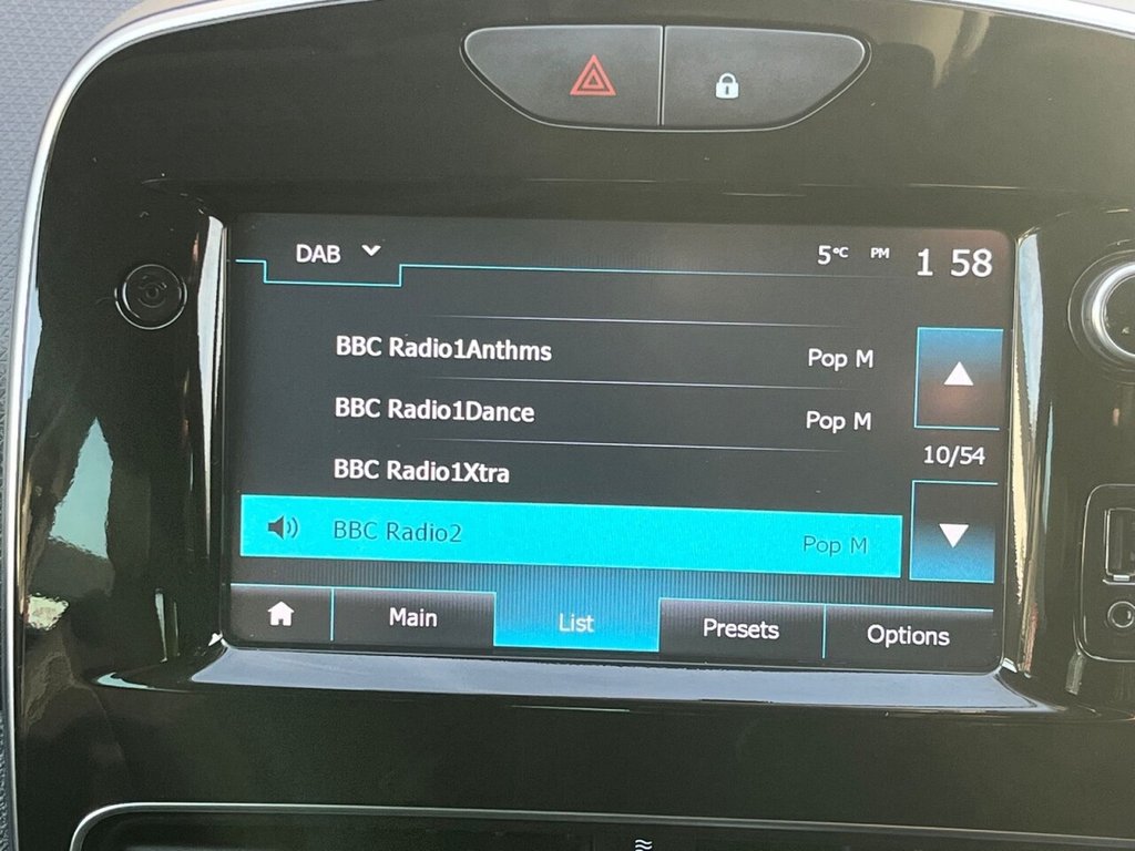 Used Renault Clio 2018 for sale - 76655394: Photo 29