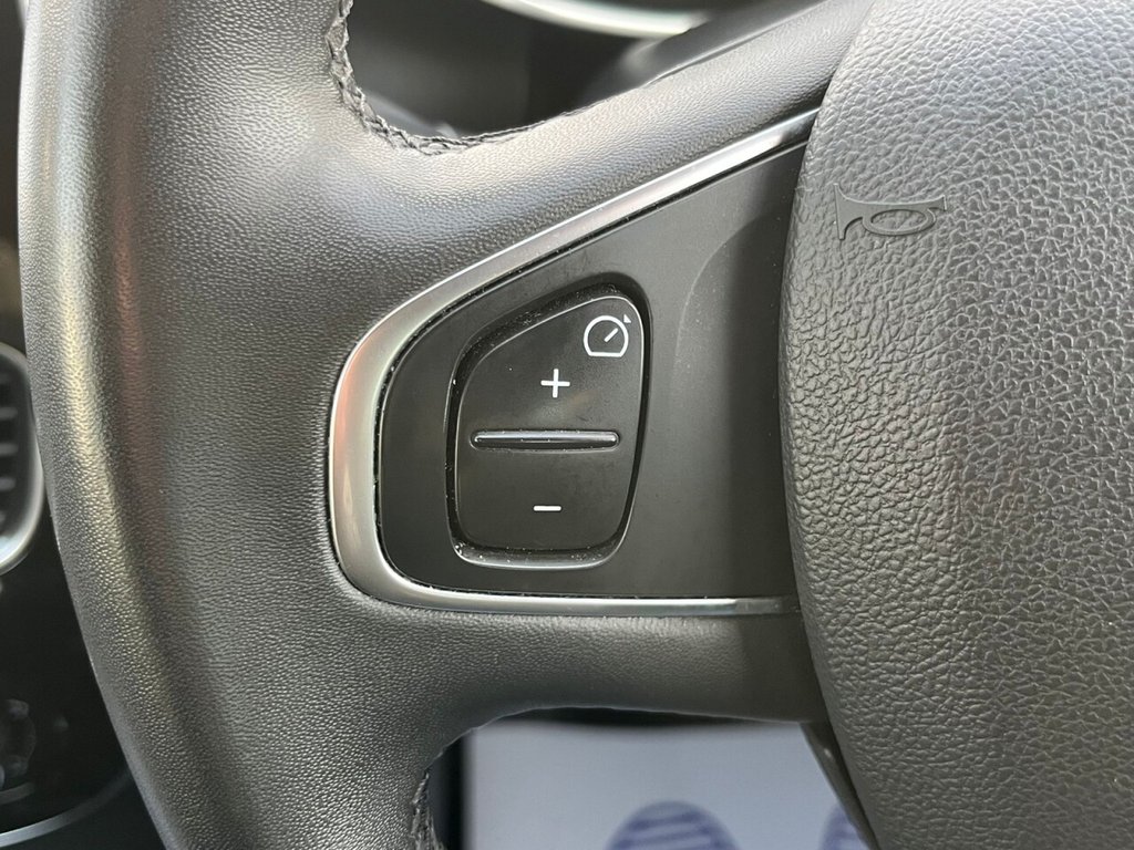 Used Renault Clio 2018 for sale - 76655394: Photo 32