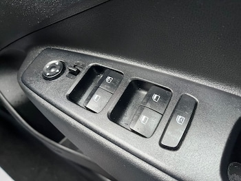 Used Hyundai i10 2023 for sale - 77436794: Photo