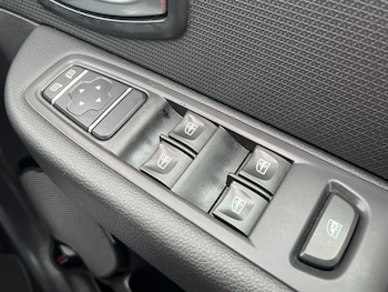 Used Renault Clio 2018 for sale - 77356474: Photo