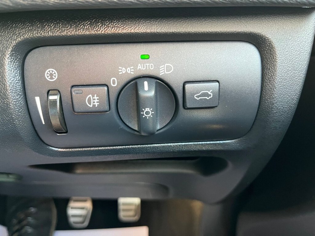 Used Volvo V40 2018 for sale - 76356927: Photo 32