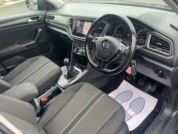 Used Volkswagen T-Roc 2018 for sale - 78256920: Photo