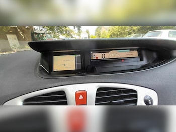 Used Renault Scenic 2011 for sale - 75169261: Photo