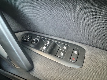 Used Peugeot 308 2018 for sale - 77165109: Photo