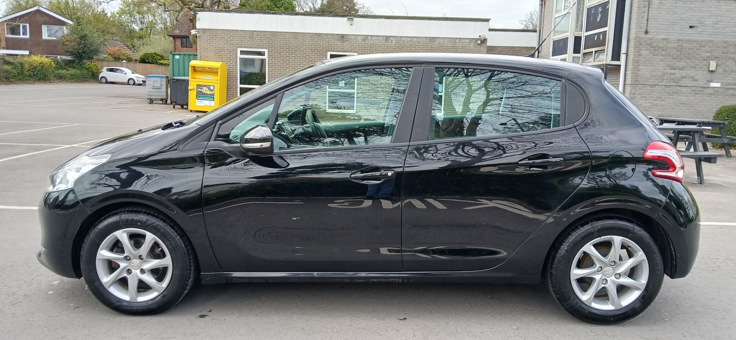 Used Peugeot 208 2014 for sale - 78091784: Photo 5