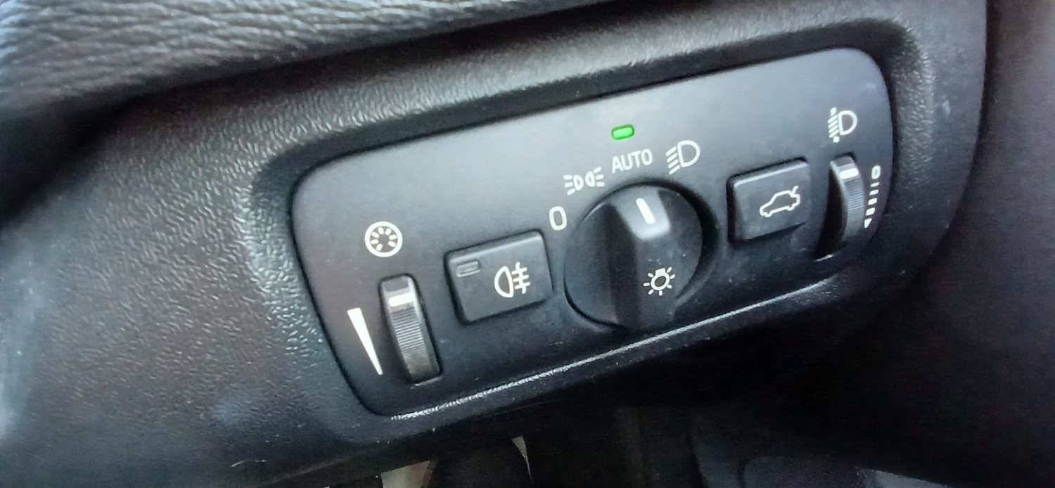 Used Volvo V40 2015 for sale - 77379137: Photo 12