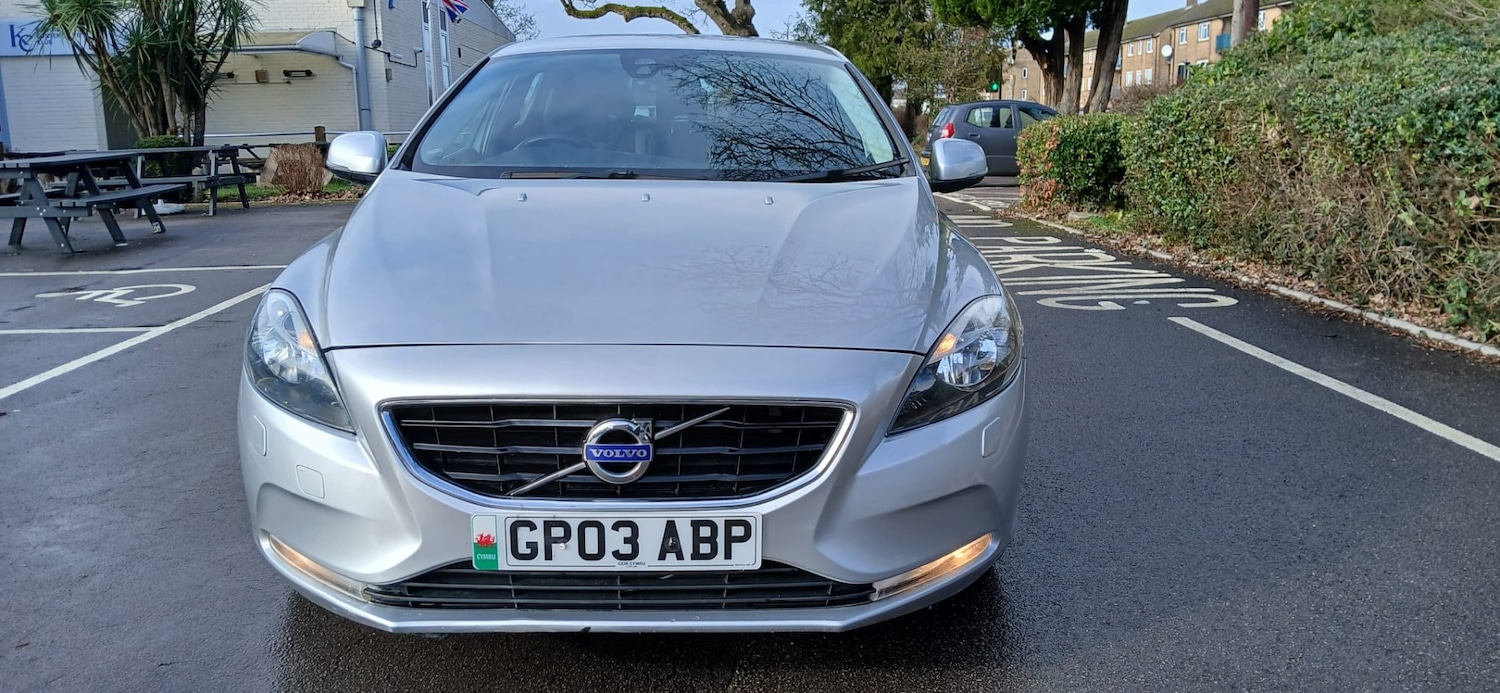 Used Volvo V40 2015 for sale - 77379137: Photo 2