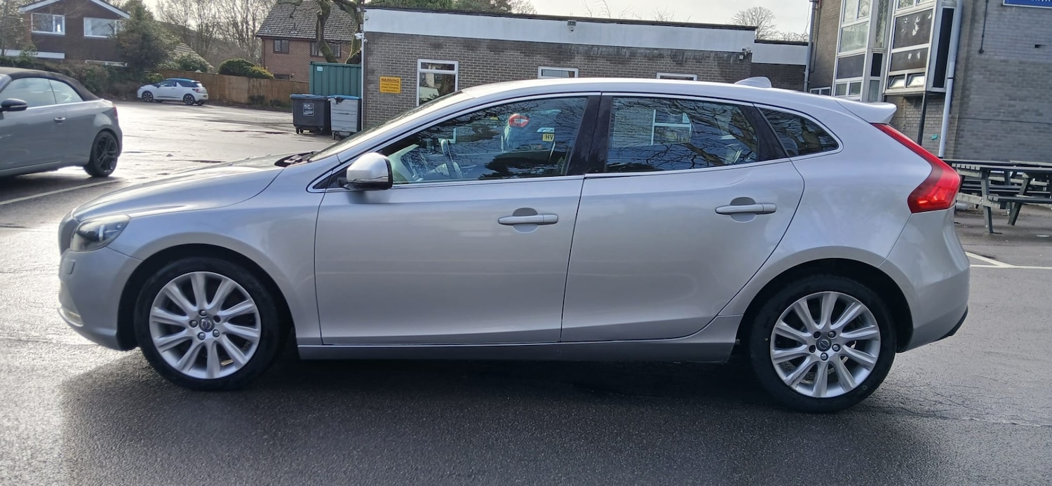 Used Volvo V40 2015 for sale - 77379137: Photo 4