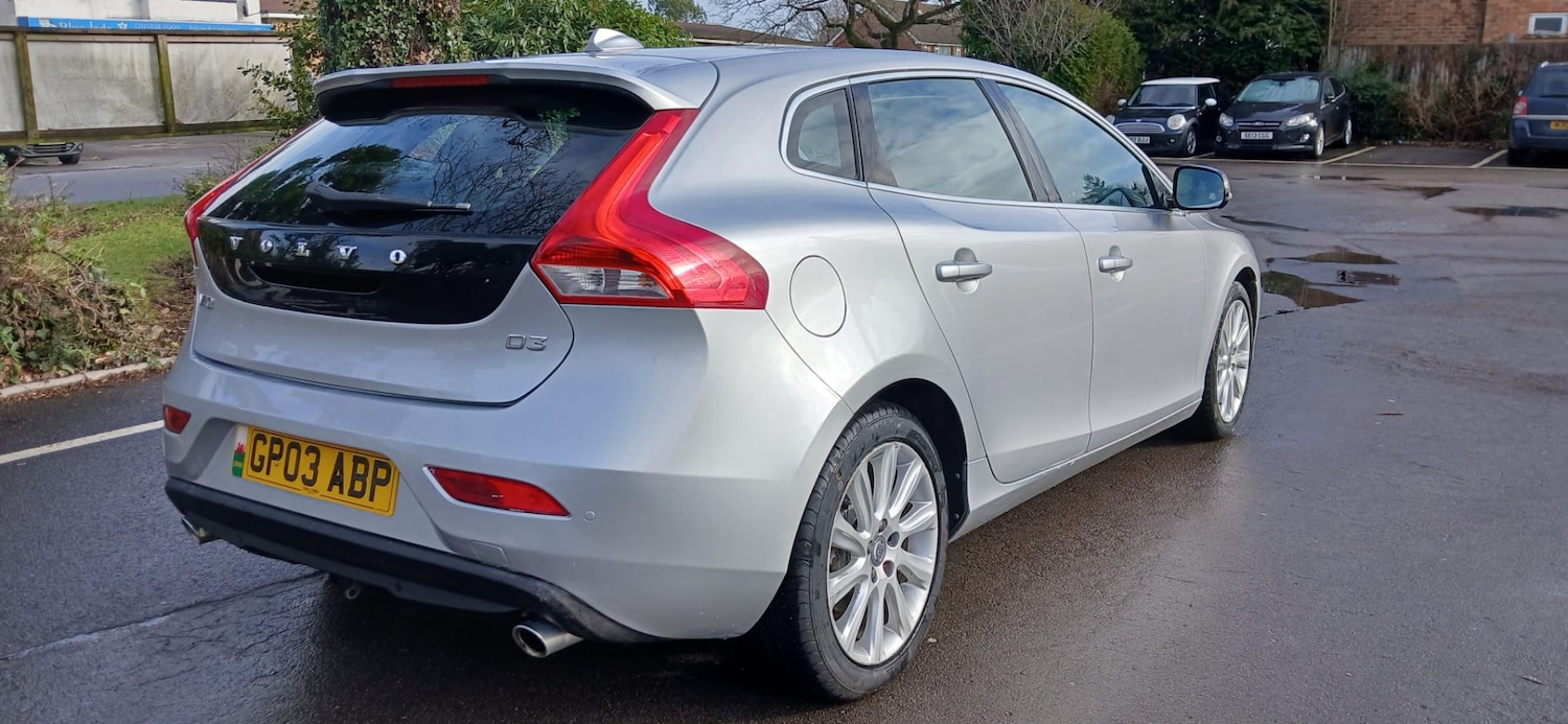 Used Volvo V40 2015 for sale - 77379137: Photo 7