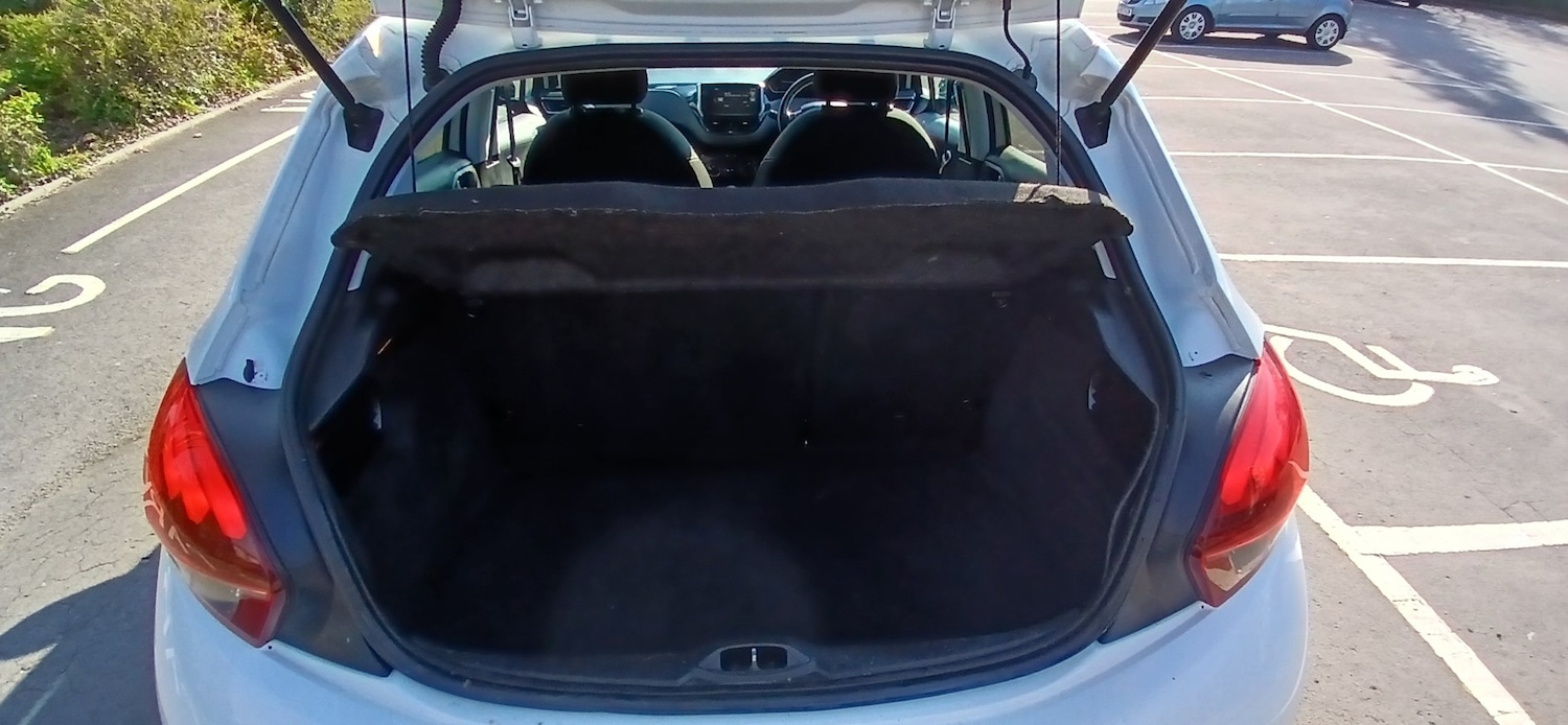 Used Peugeot 208 2016 for sale - 77973566: Photo 17