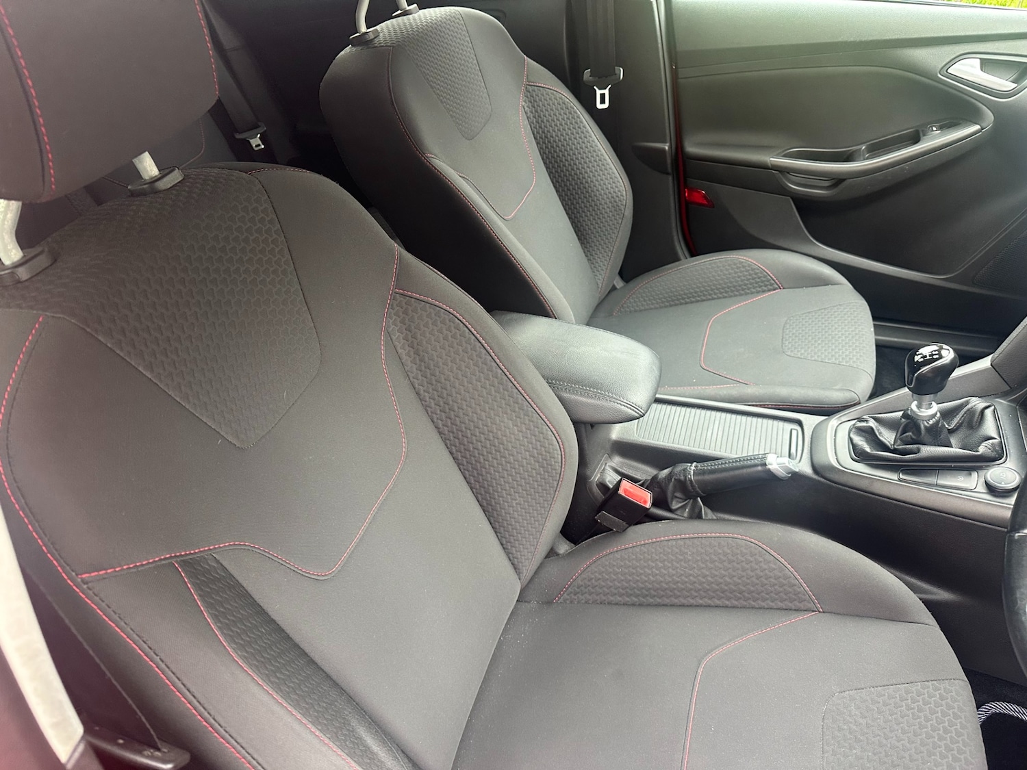 Used Ford Focus 2015 for sale - 76091239: Photo 14