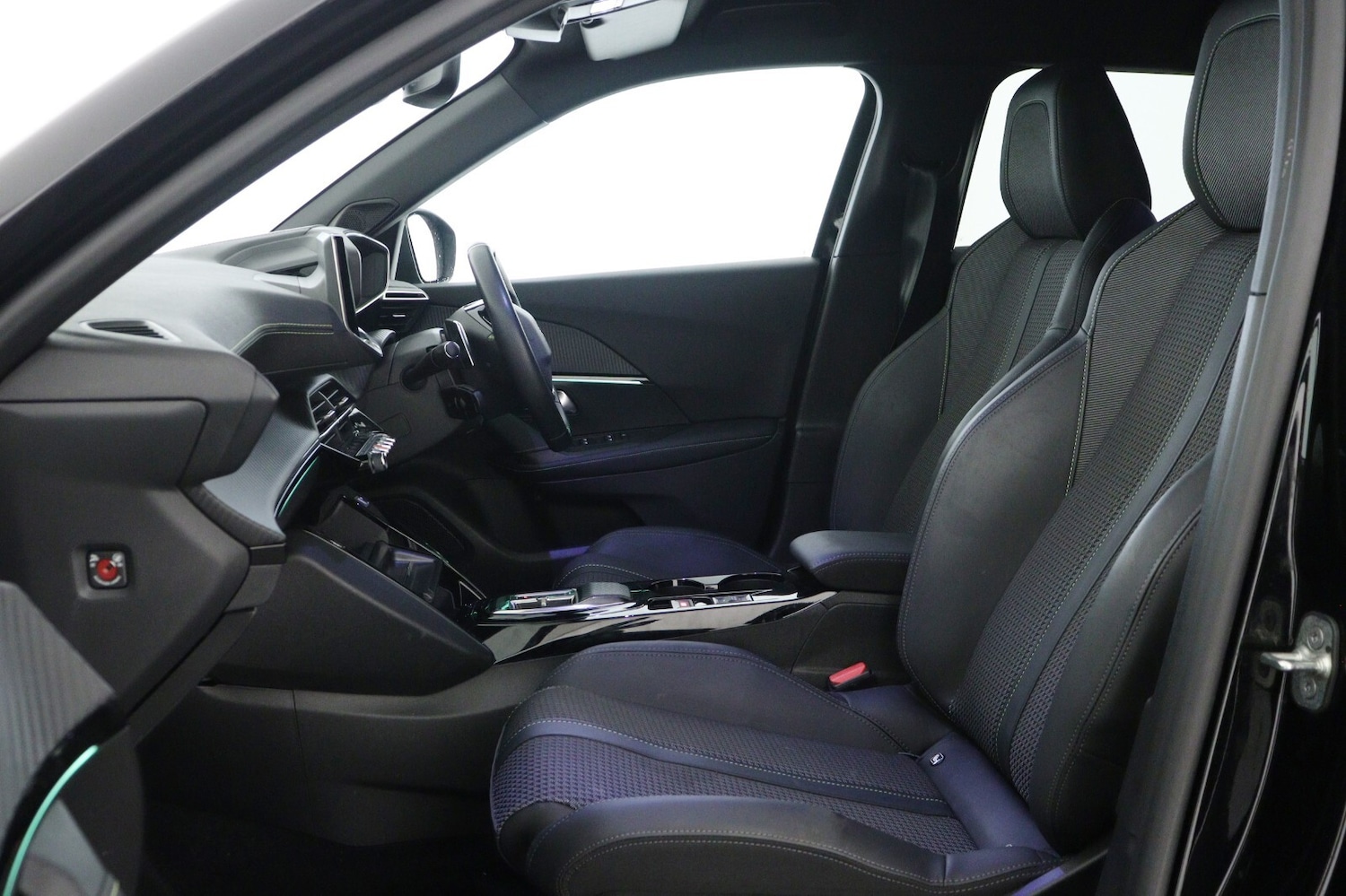 Used Peugeot 2008 2023 for sale - 76556998: Photo 12