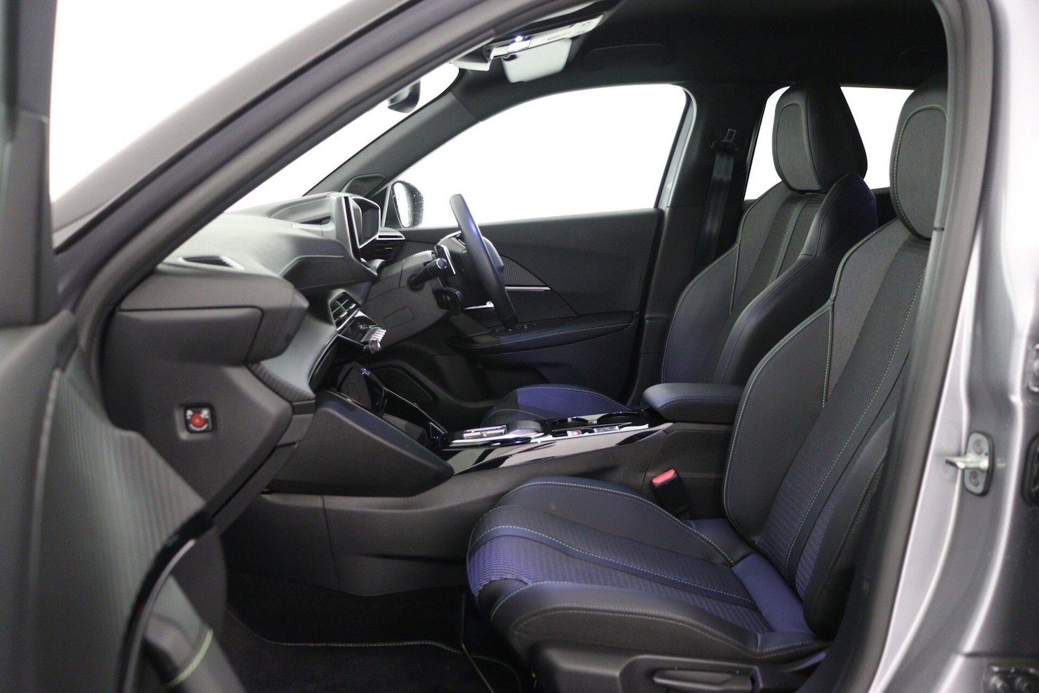 Used Peugeot 2008 2023 for sale - 76871900: Photo 11