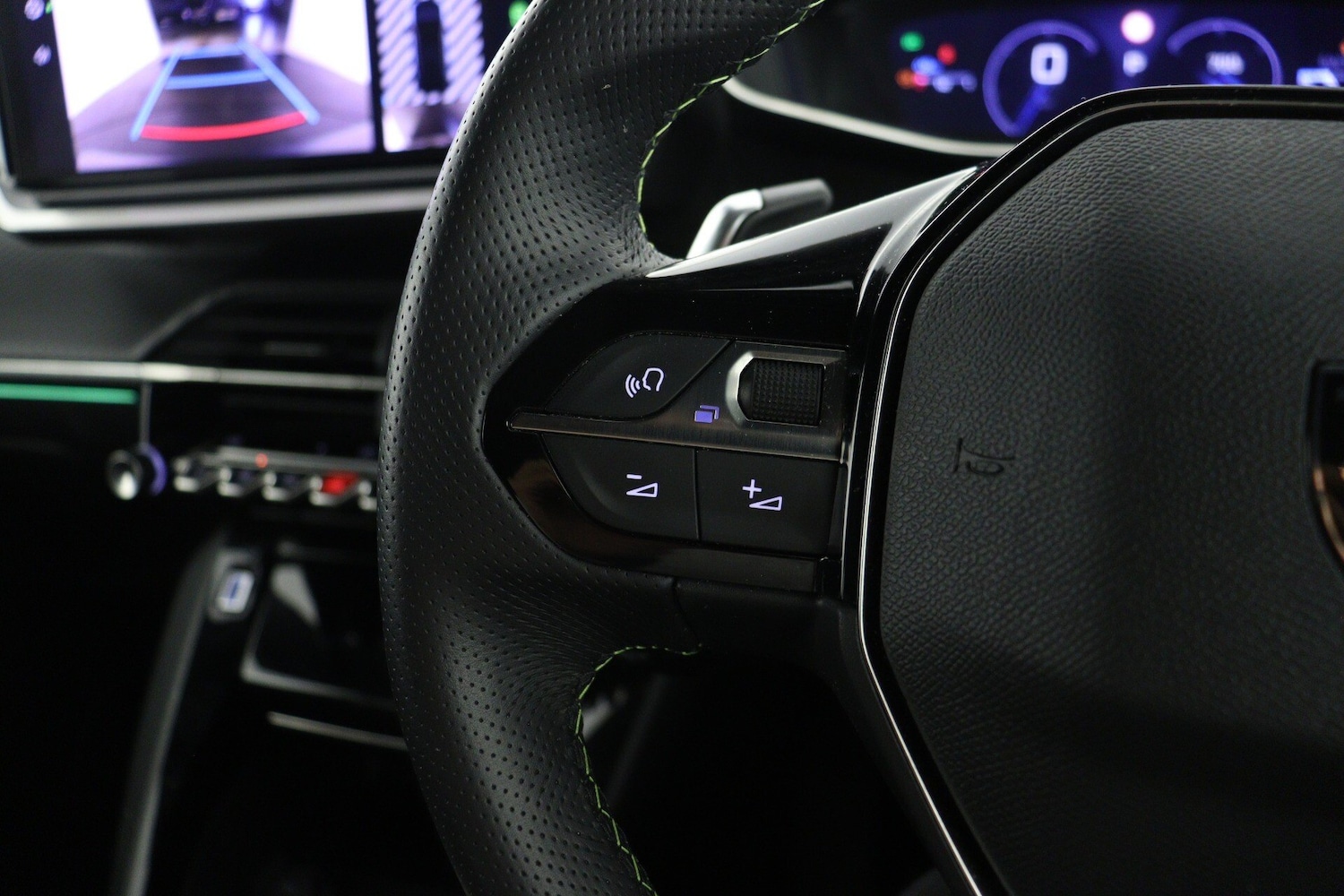 Used Peugeot 2008 2023 for sale - 76871900: Photo 18