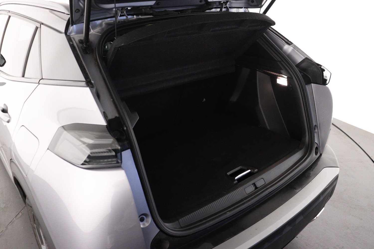 Used Peugeot 2008 2023 for sale - 76871900: Photo 9