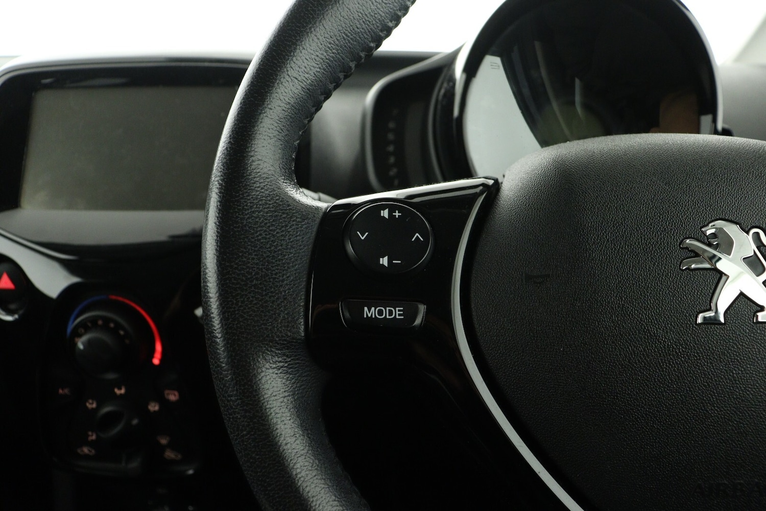 Used Peugeot 108 2017 for sale - 76717341: Photo 21