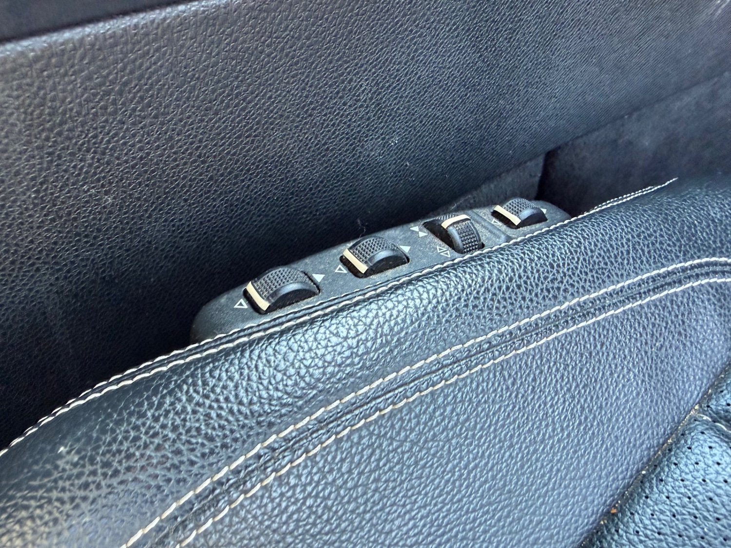 Used Mercedes-Benz E Class 2013 for sale - 77933865: Photo 21