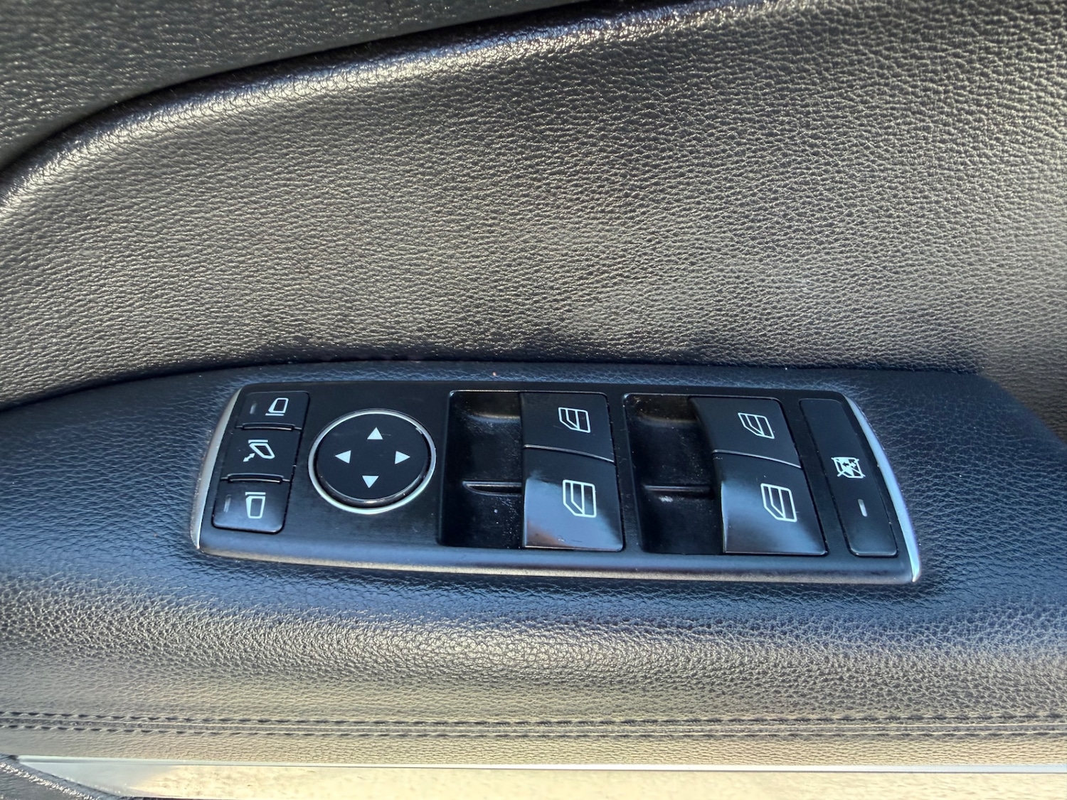 Used Mercedes-Benz E Class 2013 for sale - 77933865: Photo 22