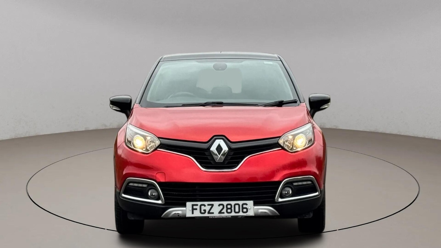 Used Renault Captur 2017 for sale - 76765687: Photo 2