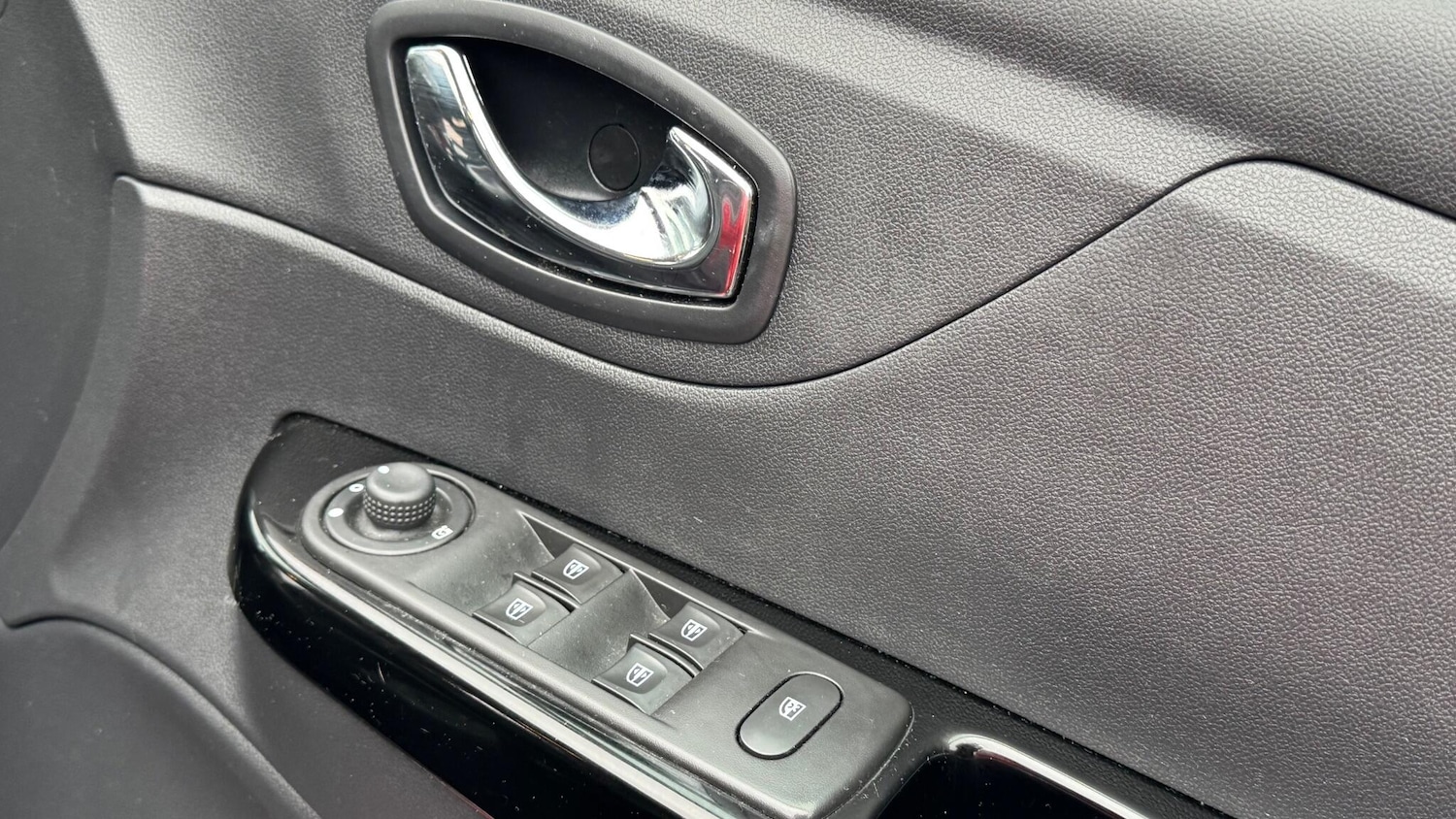 Used Renault Captur 2017 for sale - 76765687: Photo 28