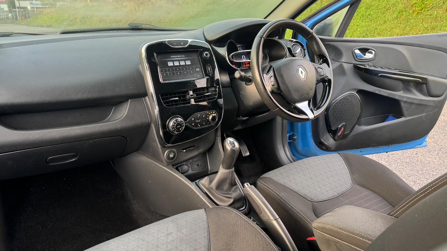 Used Renault Clio 2013 for sale - 76866105: Photo 19