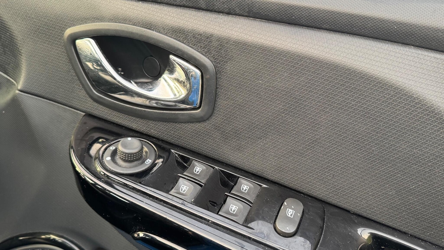 Used Renault Clio 2013 for sale - 76866105: Photo 30