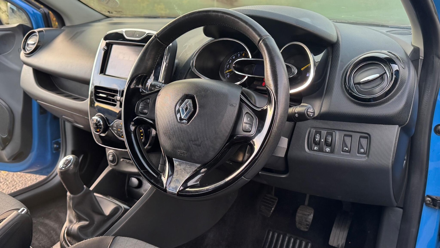 Used Renault Clio 2013 for sale - 76866105: Photo 33