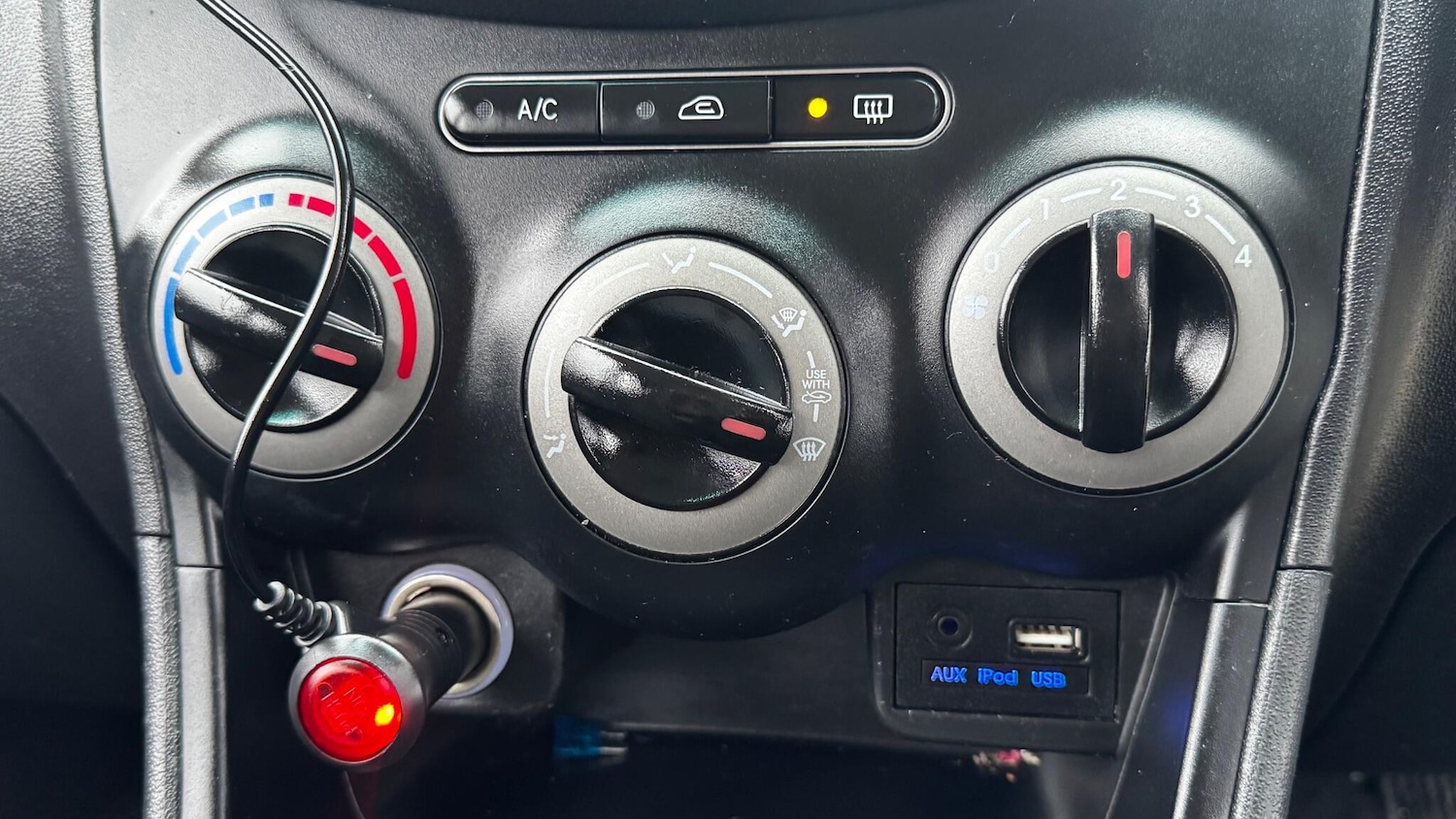 Used Hyundai i10 2012 for sale - 77255065: Photo 24