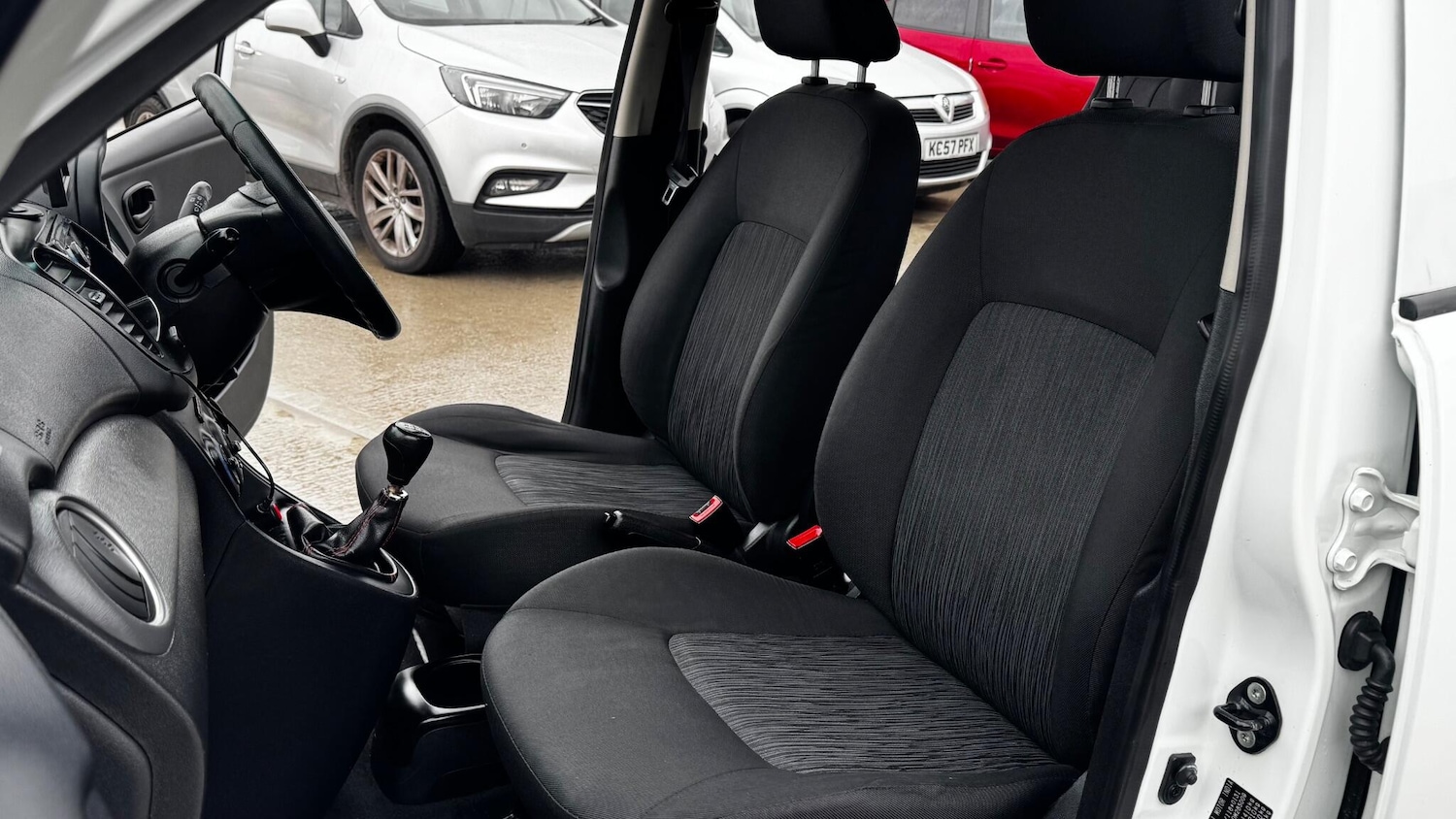 Used Hyundai i10 2012 for sale - 77255065: Photo 31