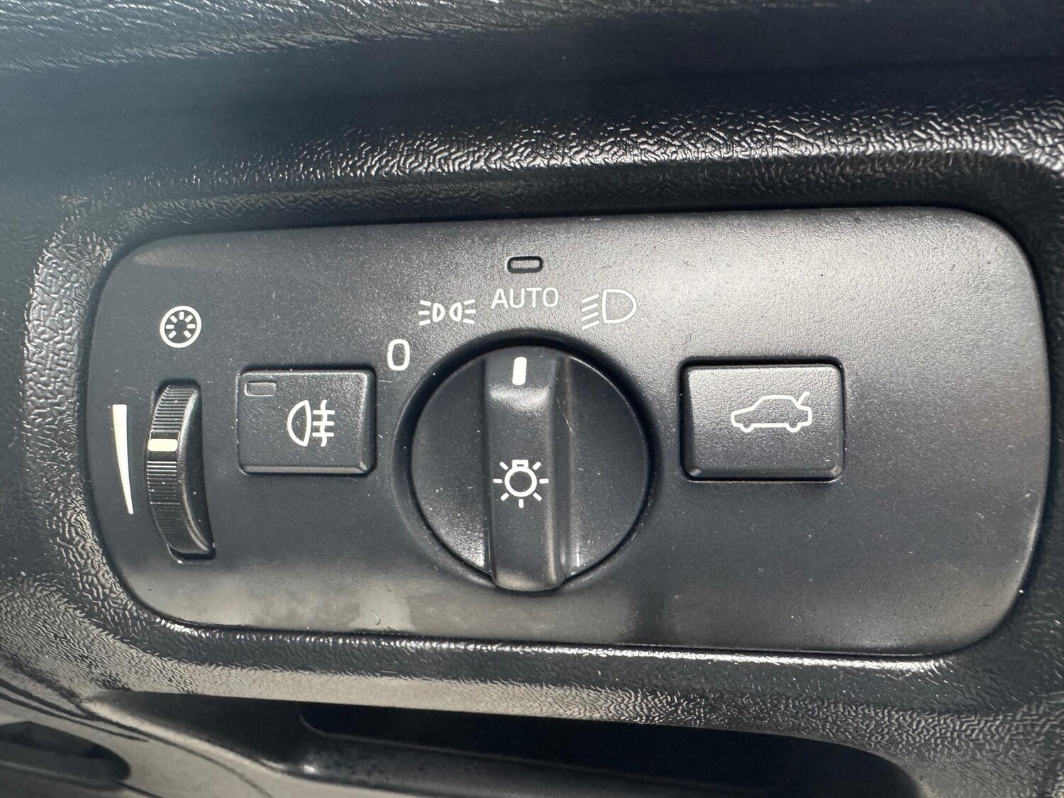 Used Volvo V40 Cross Country for sale - 78214664: Photo 27