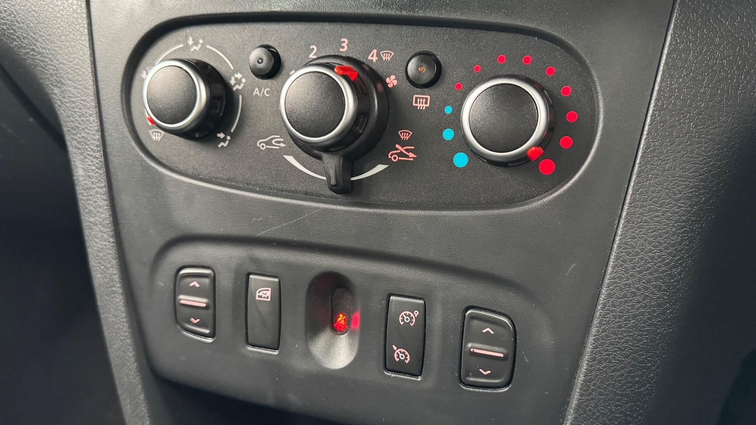 Used Dacia Sandero Stepway 2017 for sale - 76865471: Photo 26