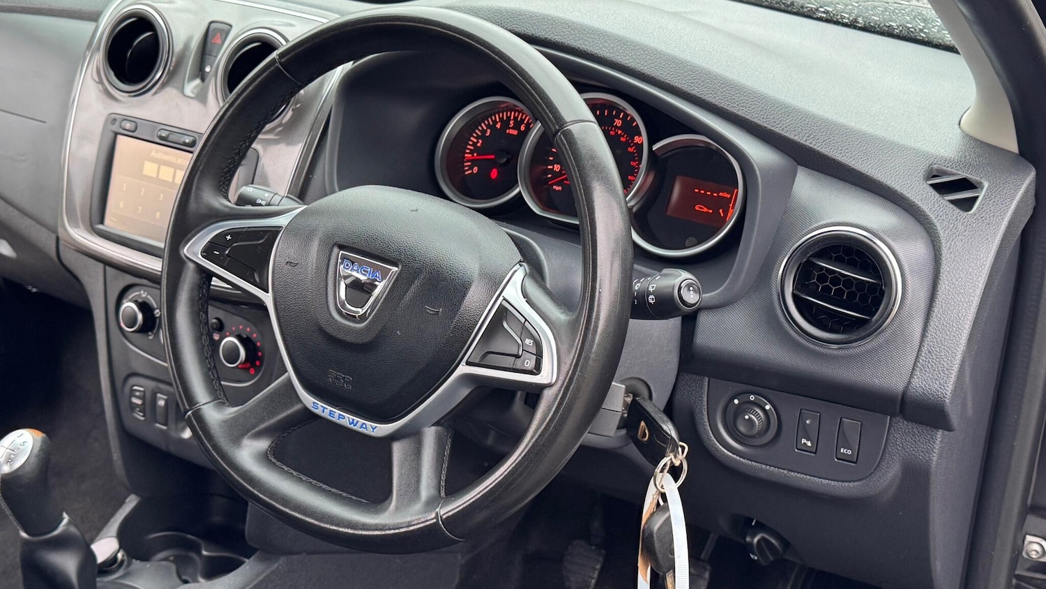 Used Dacia Sandero Stepway 2017 for sale - 76865471: Photo 33