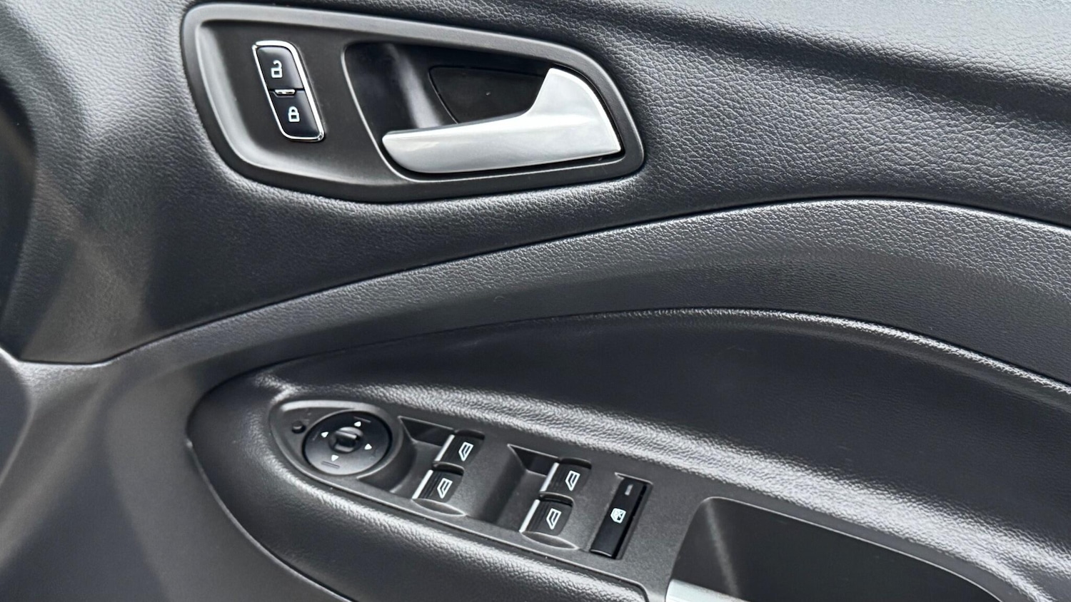 Used Ford Kuga 2015 for sale - 77344881: Photo 29