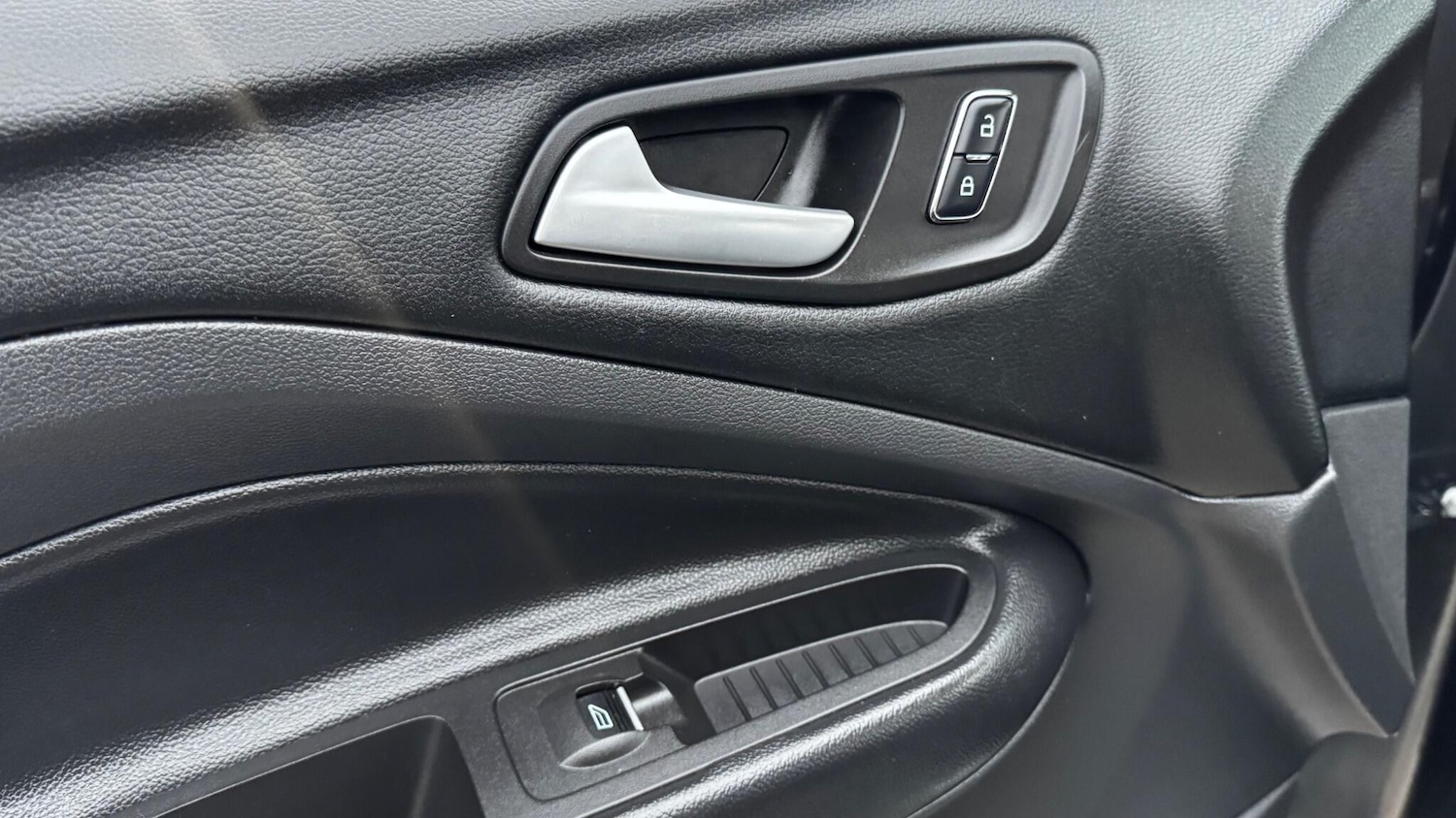 Used Ford Kuga 2015 for sale - 77344881: Photo 34