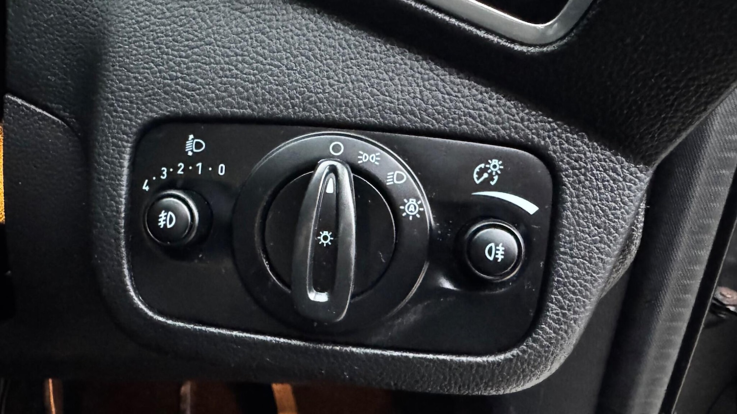 Used Ford Kuga 2015 for sale - 77344881: Photo 39