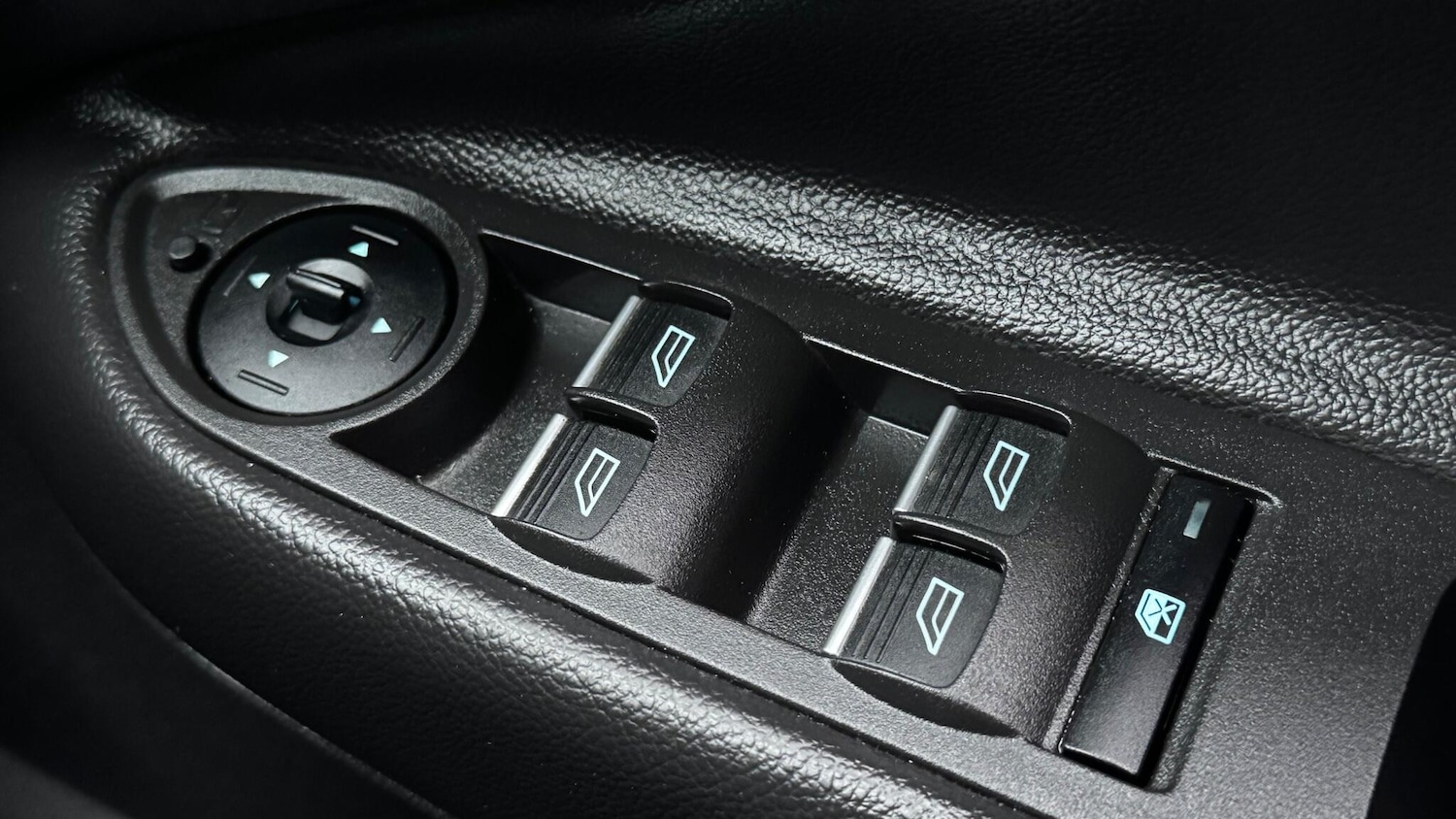 Used Ford Kuga 2015 for sale - 77344881: Photo 40