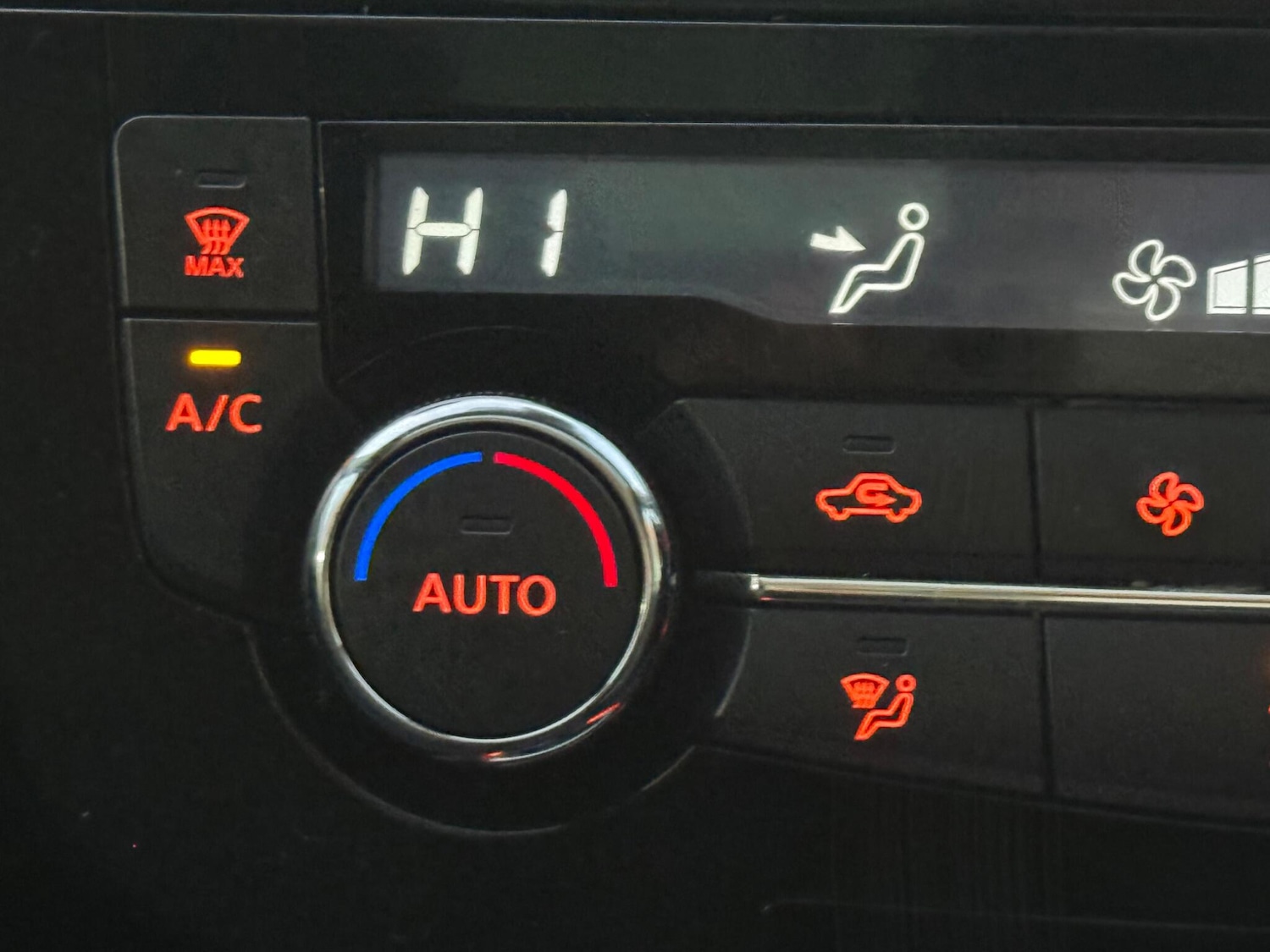 Used Nissan Qashqai 2015 for sale - 76671269: Photo 19